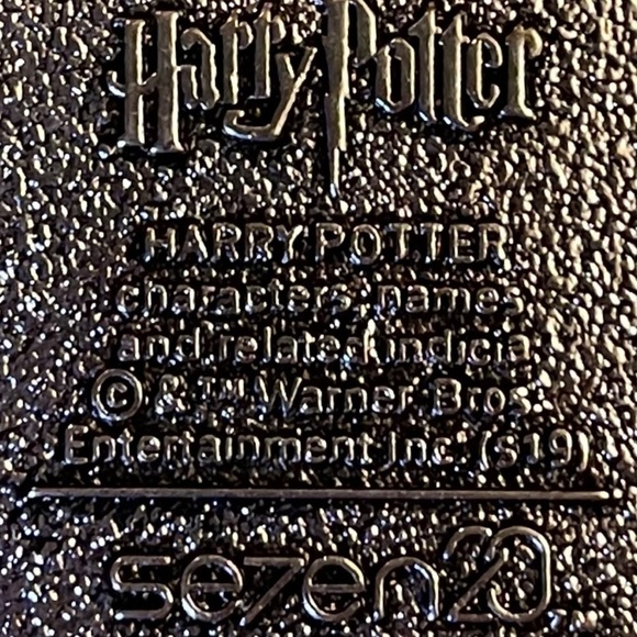 Harry Potter Hogwarts Diecast Metal Keychain - Picture 3 of 9
